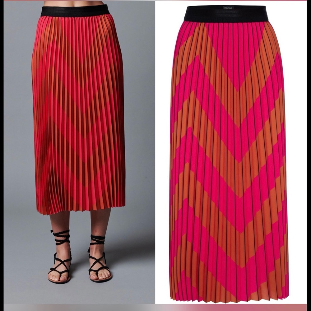 Le Superbe Pleated Chevron Skirt 
NEW with Tags